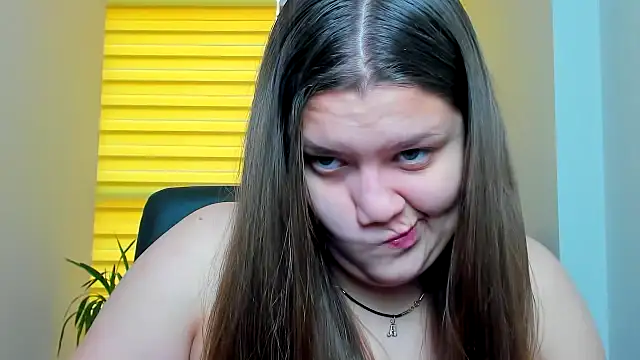 Snapshot of Maddinia chatting on February 10, 2026, 8:24 am Maddinia online show from February 10, 2026, 8:24 am