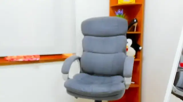 Snapshot of Maddinia chatting on February 21, 2026, 8:27 am Maddinia online show from February 21, 2026, 8:27 am