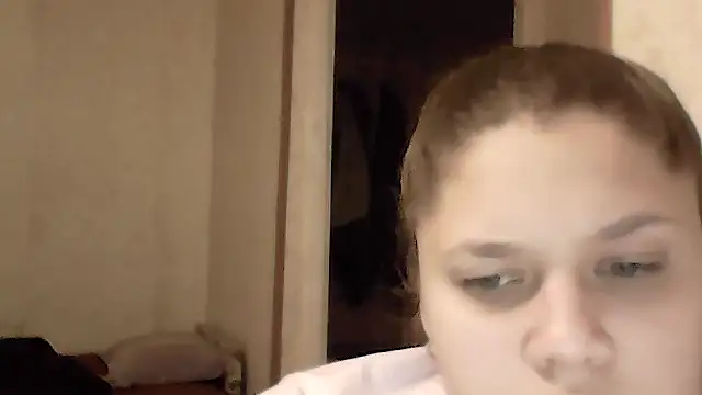 Snapshot of Maddinia chatting on February 25, 2026, 9:14 pm Maddinia online show from February 25, 2026, 9:14 pm