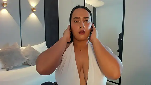 Snapshot of sophia_solerr chatting on February 23, 2026, 7:47 pm sophia solerr online show from February 23, 2026, 7:47 pm