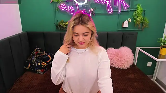 KatieBlossom  online show from February 2, 2026, 1:37 am