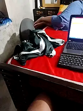 horny indian90 online show from May 8, 2026, 3:27 pm