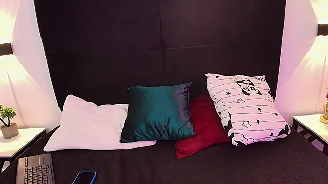 JacoVelvet online show from February 11, 2026, 12:49 pm