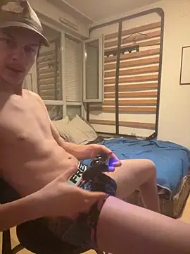 Snapshot of leh31l chatting on February 19, 2026, 6:38 pm leh31l online show from February 19, 2026, 6:38 pm