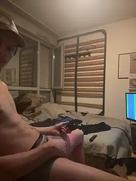 Snapshot of leh31l chatting on February 18, 2026, 7:21 pm leh31l online show from February 18, 2026, 7:21 pm