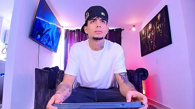 miguel aguirre  online show from February 2, 2026, 2:49 pm