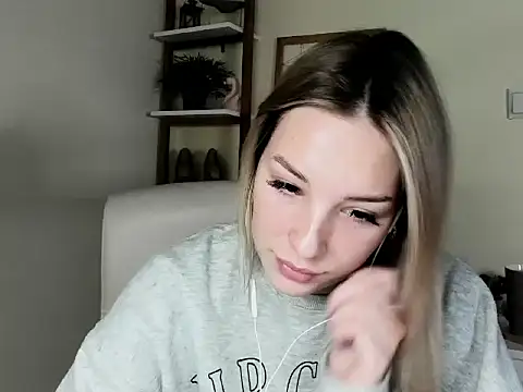 VelvetAngela online show from February 12, 2026, 7:52 am