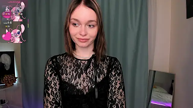 LillianPerry online show from February 21, 2026, 7:49 pm