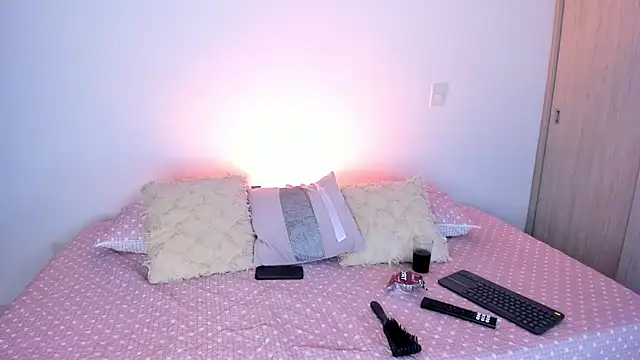 valeriekhaleesi online show from May 5, 2026, 1:08 am