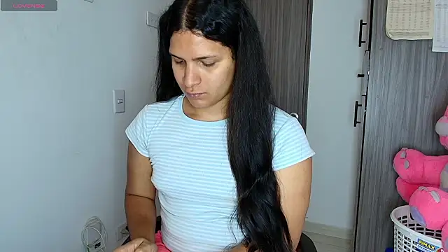 Snapshot of alys_love chatting on March 19, 2026, 4:40 pm alys love online show from March 19, 2026, 4:40 pm