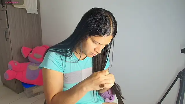 Snapshot of alys_love chatting on March 27, 2026, 4:19 pm alys love online show from March 27, 2026, 4:19 pm