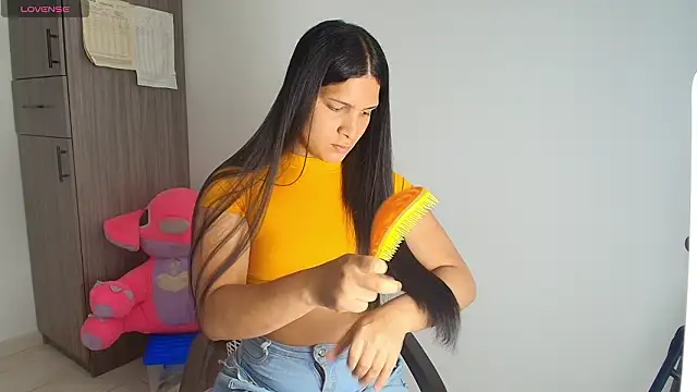 Snapshot of alys_love chatting on March 21, 2026, 6:34 pm alys love online show from March 21, 2026, 6:34 pm