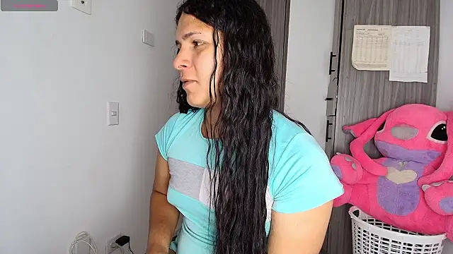 Snapshot of alys_love chatting on March 16, 2026, 4:32 pm alys love online show from March 16, 2026, 4:32 pm