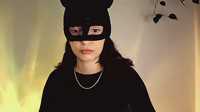 Onirica L online show from July 12, 2026, 10:43 pm
