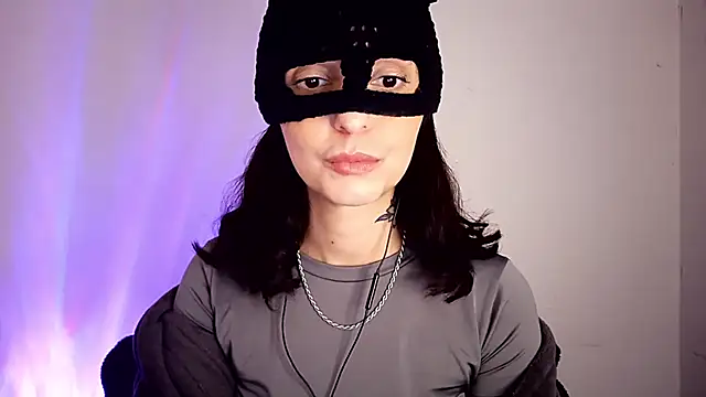 Onirica L online show from June 24, 2026, 6:28 pm