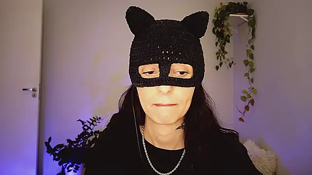 Onirica L online show from August 8, 2026, 12:39 am