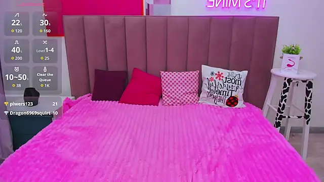 MIla Stunning online show from May 8, 2026, 1:31 am