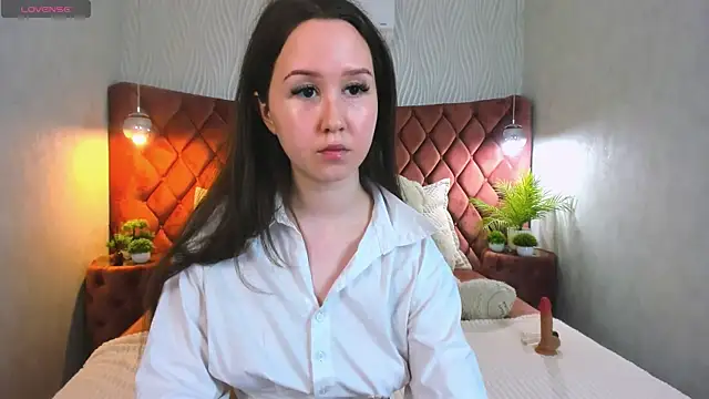 MonicaBev online show from February 15, 2026, 8:08 pm