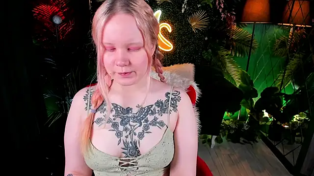 AnnieVibe online show from April 27, 2026, 5:33 pm