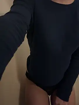 HollieDiamond1 online show from February 3, 2026, 5:40 pm