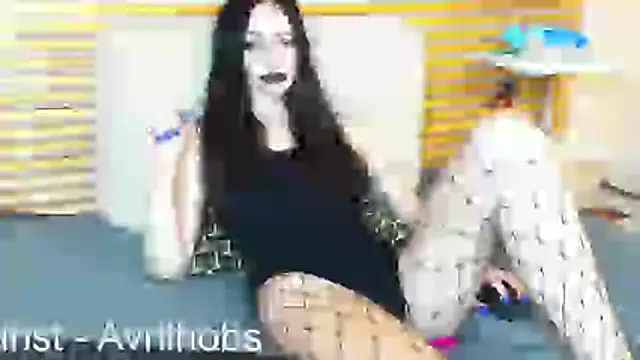 AvrilHobbs online show from July 29, 2026, 3:33 pm