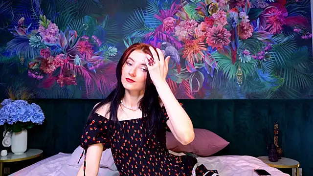 Snapshot of NicoleLuxe chatting on June 4, 2026, 6:23 pm NicoleLuxe online show from June 4, 2026, 6:23 pm