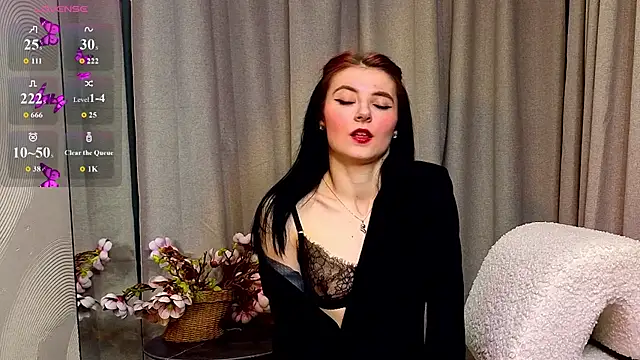 Snapshot of NicoleLuxe chatting on February 24, 2026, 5:36 pm NicoleLuxe online show from February 24, 2026, 5:36 pm