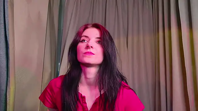 Snapshot of NicoleLuxe chatting on May 7, 2026, 6:33 pm NicoleLuxe online show from May 7, 2026, 6:33 pm