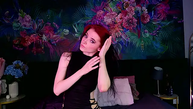 NicoleLuxe online show from July 18, 2026, 5:43 pm