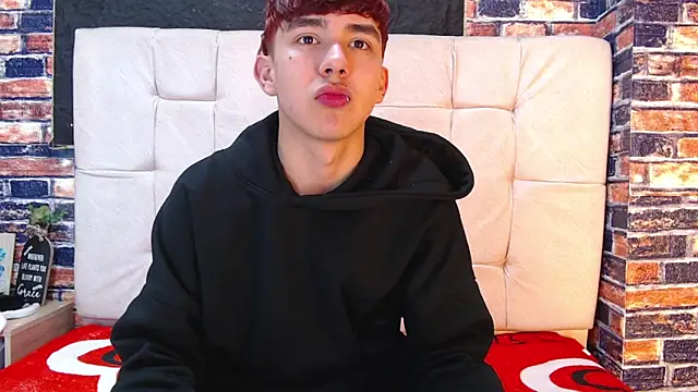 massimoferrera303av online show from March 15, 2026, 5:31 pm