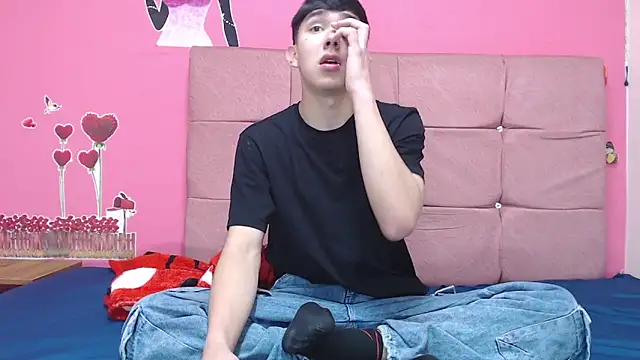 massimoferrera303av online show from February 17, 2026, 5:21 pm