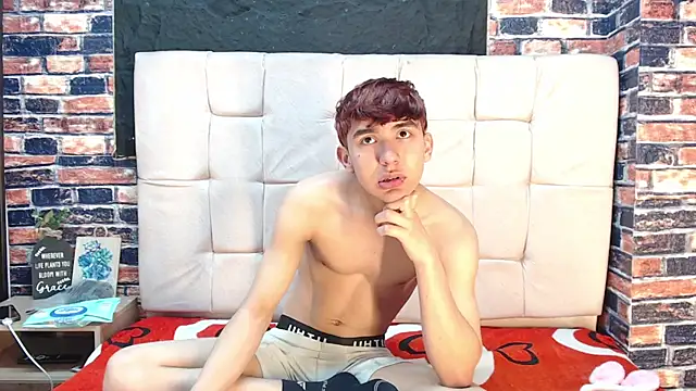 massimoferrera303av online show from March 23, 2026, 7:47 pm