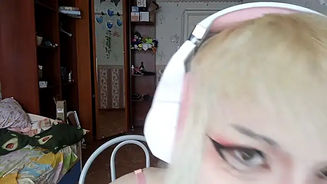 KathernSaulters online show from March 8, 2026, 7:11 am