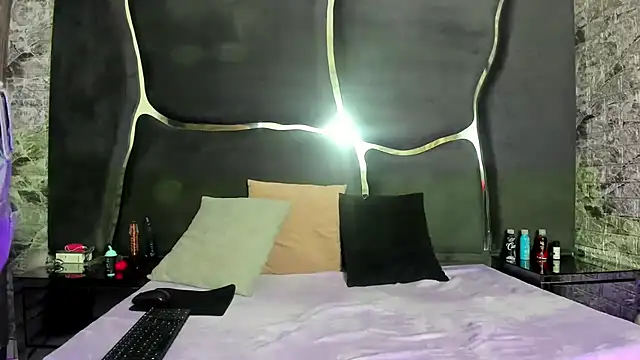 SaxxybunnyAndJayzzy online show from May 31, 2026, 4:29 am