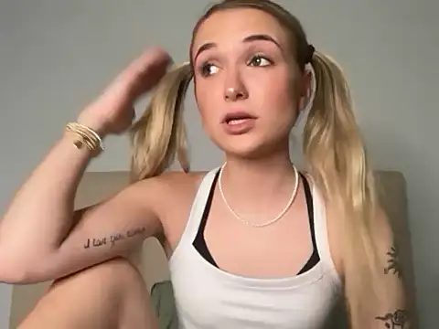 kelseyblu online show from February 12, 2026, 1:27 am