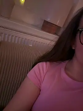 linamuse20 online show from February 3, 2026, 12:21 am