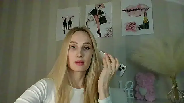 Kikki777 online show from February 4, 2026, 9:32 pm