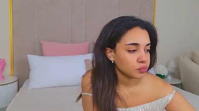 Snapshot of Luna_Cortier chatting on July 13, 2026, 5:18 am Luna Cortier online show from July 13, 2026, 5:18 am