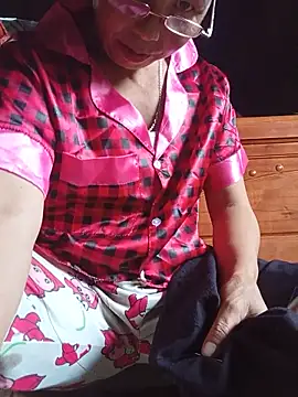 lena-cute online show from June 14, 2026, 2:24 am