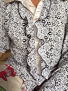 lena-cute online show from June 10, 2026, 2:02 am