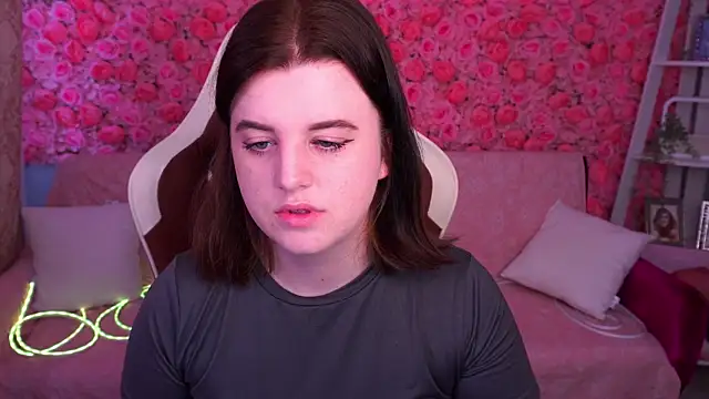 KristiFoxy online show from June 10, 2026, 4:57 am