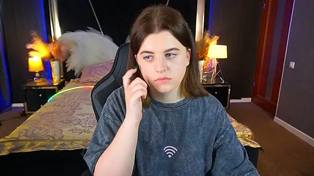 KristiFoxy online show from June 25, 2026, 12:43 pm