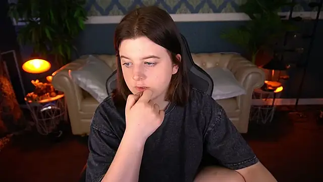 KristiFoxy online show from June 8, 2026, 4:02 am