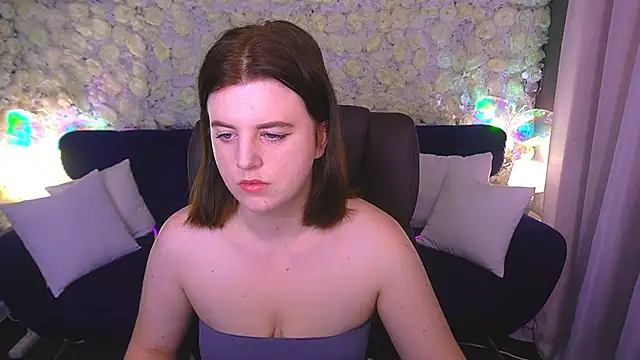 KristiFoxy online show from June 11, 2026, 4:53 am