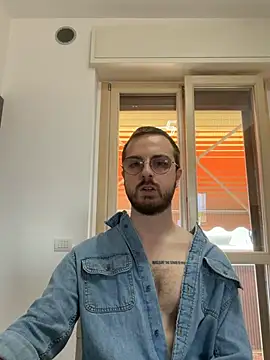 Snapshot of ItalianAlex chatting on June 15, 2026, 9:42 am ItalianAlex online show from June 15, 2026, 9:42 am