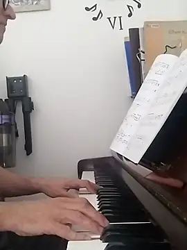 PadroneDolceIta online show from April 15, 2026, 11:49 am