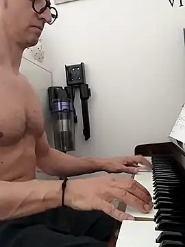 PadroneDolceIta online show from April 3, 2026, 9:38 am