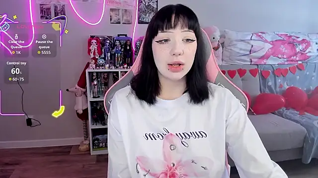 MollysLand online show from February 16, 2026, 8:24 am