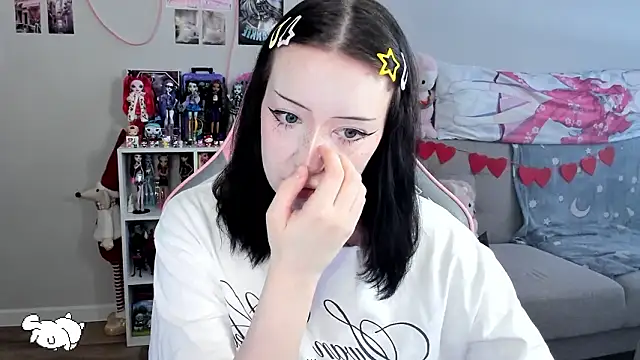 MollysLand online show from March 18, 2026, 8:17 am