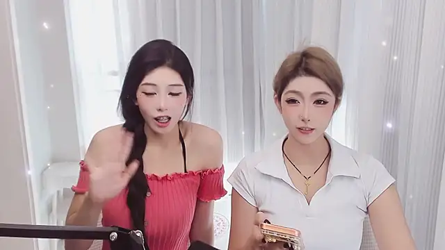hotgirl0111 online show from June 4, 2026, 9:25 am